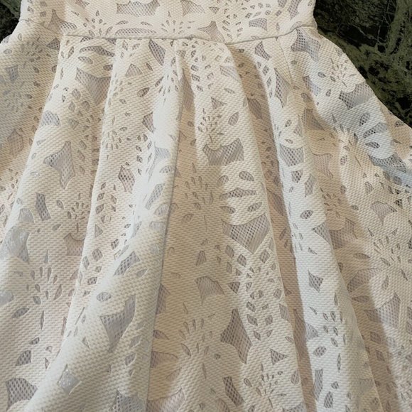 NWT Women's AQUA  MINI LASER CUT PARTY DRESS size S white $98 V-neck fully lined - Picture 4 of 12